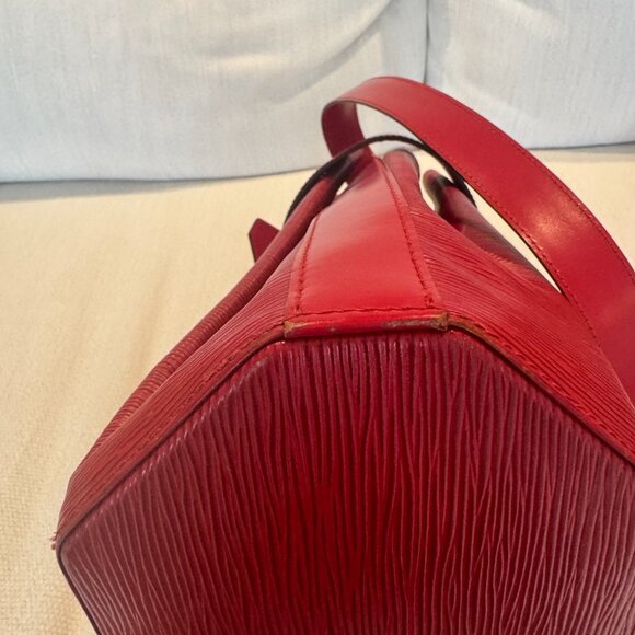 Vintage Louis Vuitton Sac d’Épaule GM in Red Épi Leather - Excellent Condition - Picture 12 of 16